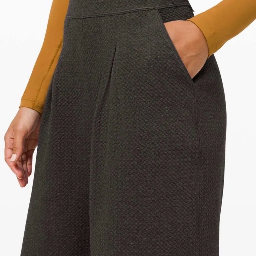 Lululemon Can You Feel The Pleat Crop SHR Heather Black